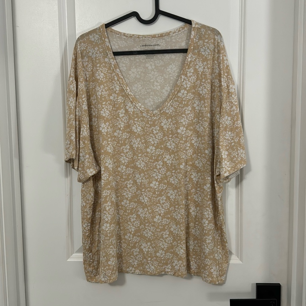 Slouchy American eagle tee